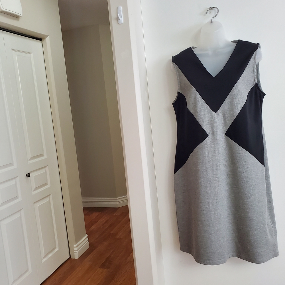 NWT b.young Classic V-Neck Gray and Black Midi Jumper Dress XL
